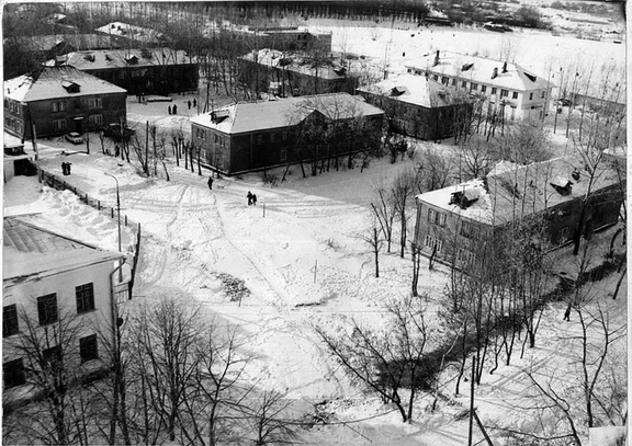 В левом нижнем  углу фотографии Солнцевская школа № 1. Думаю это фото конца 70-х годов.