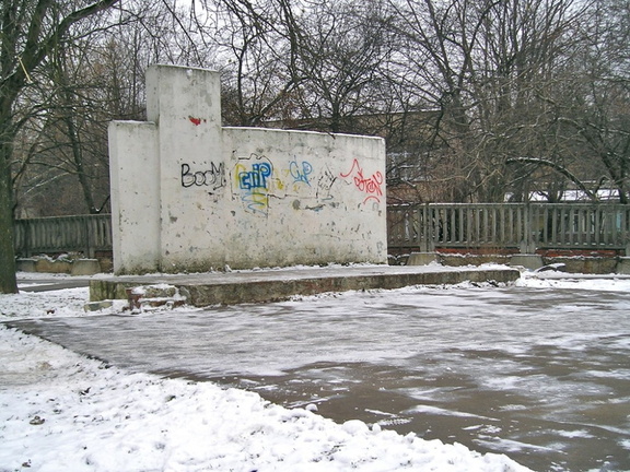 Сцена в парке Дружба