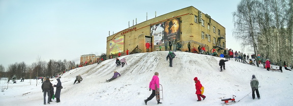 Кинотеатр Солнцево и горка за ним. 