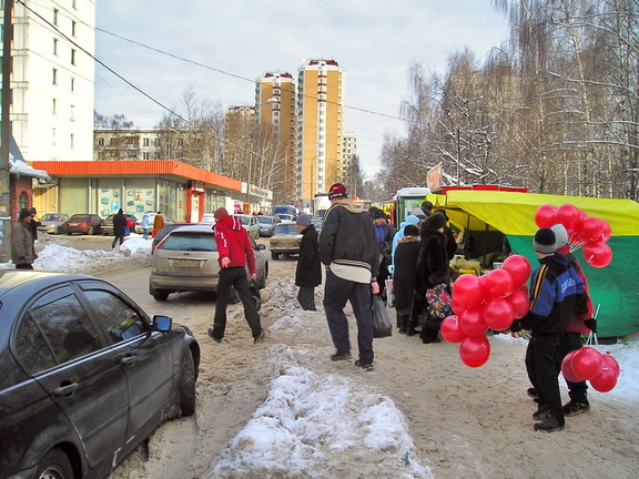 Ярмарка выходного дня на Солнцевском у молодежного сквера март 2007