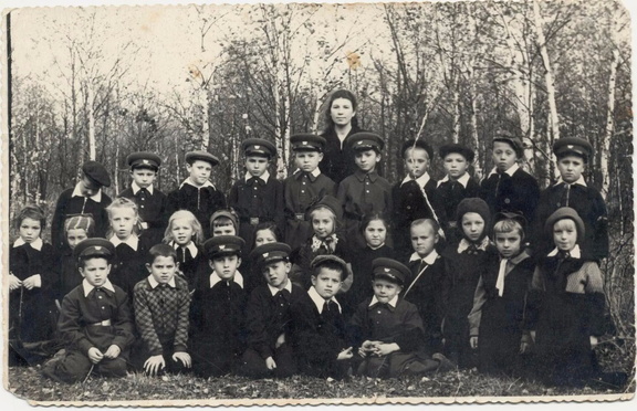 Школа №3 (старая "красная") сентябрь 1957 г.  класс 2-ой. Учитель Фаина Кузьминична.