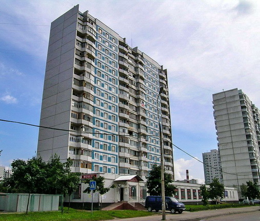 Магазин "Спорт" на ул. Авиаторов, 18.