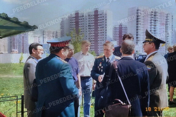 Снимок, сделанный предположительно летом 2002 года, демонстрирует место в Ново-Переделкино, где впоследствии возник "Макдональдс", а также вид на Роял и плотный лесной массив.  