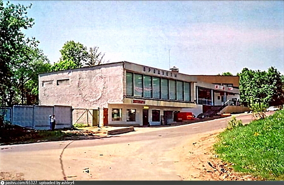 Магазин у платформы Переделкино