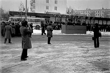 Демонстрация 7 ноября 1977г. на ул. Кирова, в честь 60 летия октября. снимал Сменой 8м. Михаил Паламарчук